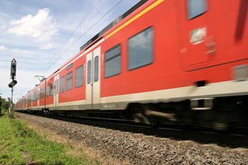 Naklejka premium vorbeifahrender Zug