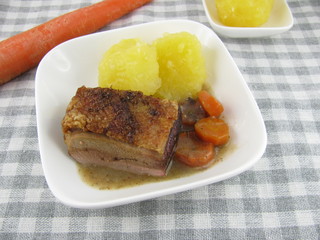 Gebackene Entenbrust mit Kartoffelklößen