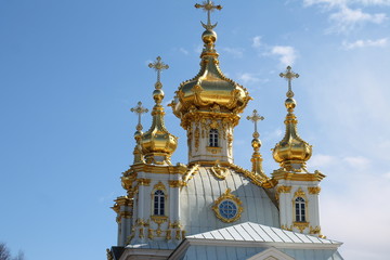 Fototapeta na wymiar gold domes against the blue sky