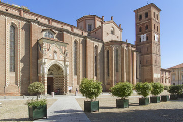 Fototapeta na wymiar Asti Cattedrale Santa Maria Assunta San Gottardo chiesa piemonte italia italy