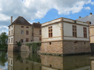Fototapeta na wymiar Bourgogne - Saône-et-Loire - Château de Cormatin Les douves