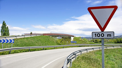 Paisaje agrícola y carreteras en Tona, Barcelona