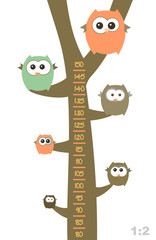 Naklejka premium Baby height measure with funny owls on the tree (scale 1:2).