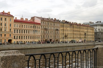 Fototapeta na wymiar House in the town on the banks of the river Fontanka.