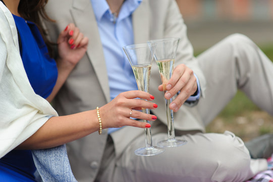 Man and woman with glasses of champagne