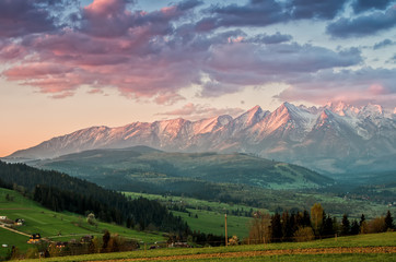 Fototapeta premium Beautiful spring panorama over Spisz highland to snowy Tatra mountains in the morning, Poland