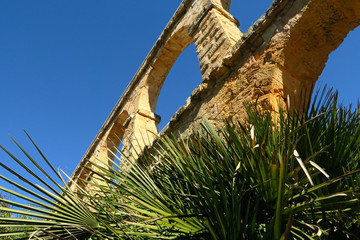 Fototapeta na wymiar Pont del Diable, acueducto romano en Tarragona, Catalunya