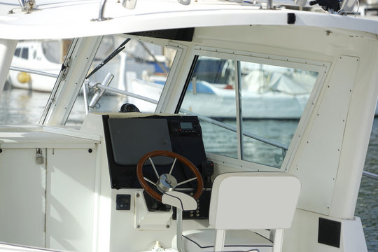 Steering wheel and cabin of the cruise motorboat