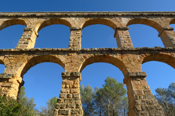 Fototapeta na wymiar Pont del Diable, acueducto romano en Tarragona, Catalunya