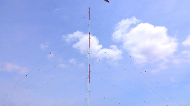 4K・電波塔と流れる雲・タイムラプス_3-252