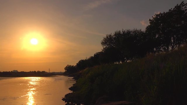 4K・夕陽に輝く川_3-258