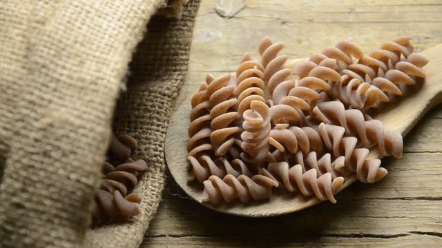 Pasta de farro Fusilli Triticum フジッリ 푸실리 ฟูซีลี Фузилли 螺旋粉 Фузіллі فوسیلی Cucina italiana 이탈리아 요리 イタリア料理 Итальянская кухня 義大利飲食