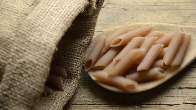 Pasta de farro Penne rigate Triticum 펜네Пенне   макаронное изделие ペンネ بيني פנה เปนเน 直通粉 Cucina italiana 義大利飲食 Итальянская кухня 이탈리아 요리 イタリア料理 המטבח האיטלקי