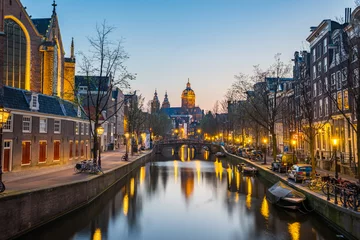 Foto op Canvas Amsterdamse grachten met brug en typisch Nederlandse huizen in Netherl © orpheus26