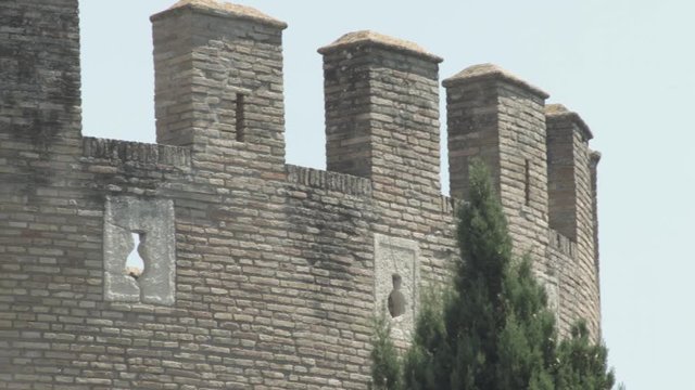 Torre di un castello nel Borghetto di ostia Antica a Roma, Italia