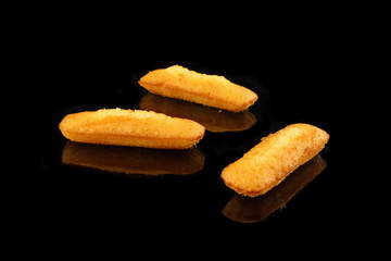 madeleines auf schwarzen hintergrund
