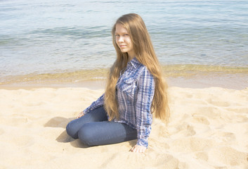 Fototapeta na wymiar Young girl on beach