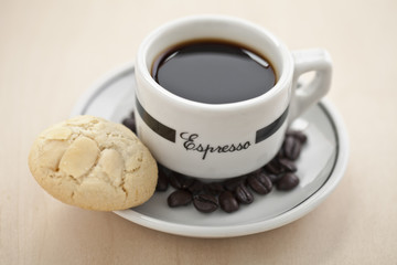 black hot coffee and white cookies