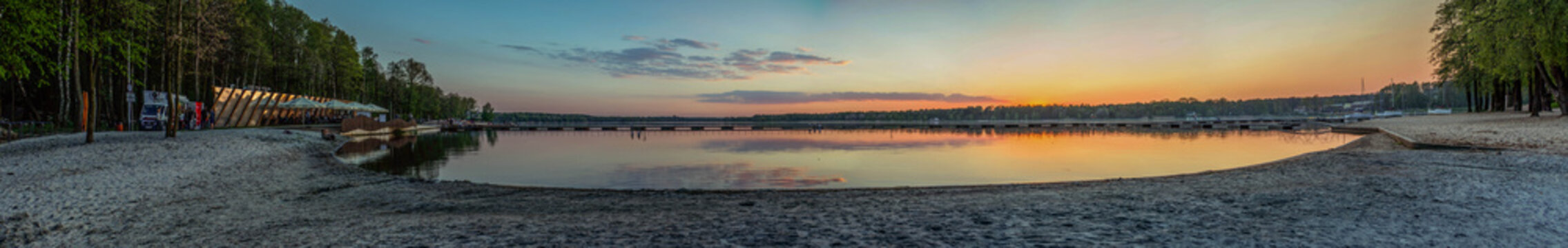 Panorama na jezioro Paprocańskie - zach&oacute;d słońca