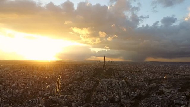 View on the Eiffel tower with the sun setting behind Paris