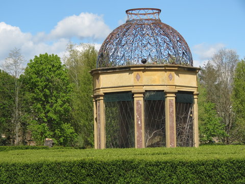 Bourgogne - Sa&ocirc;ne-et-Loire - Voli&egrave;re du Ch&acirc;teau de Cormatin