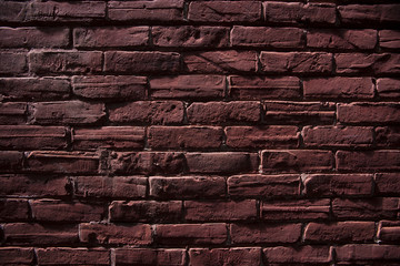 Backsteinmauer im Streiflicht