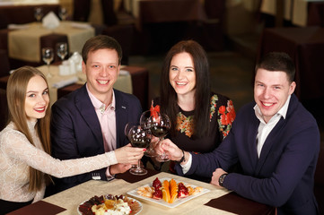 Friends at a restaurant drinking wine.