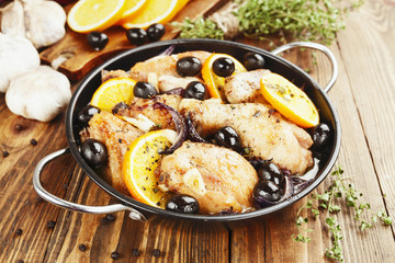 Chicken with oranges and olives