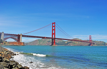 San Francisco, California, Usa: vista panoramica del Golden Gate Bridge il 9 giugno. Il ponte, inaugurato nel 1937, è diventato il simbolo della città di San Francisco nel mondo
