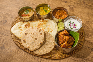 インドの典型的な定食　ミールズ　 Lunch of meals south India