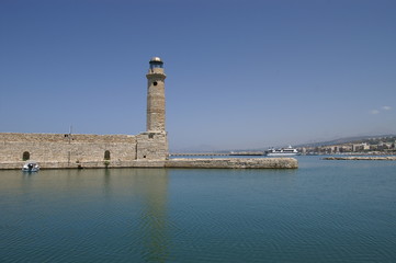 Leuchtturm im venezianischen Hafen von Rethymnon auf Kreta