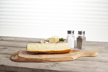 toasted baguette with butter, garlic and pepper