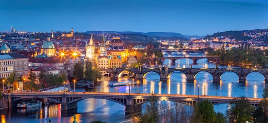 Poster Im Rahmen Prag, Tschechien überbrückt Panorama. Karlsbrücke und Moldau bei Nacht © Photocreo Bednarek