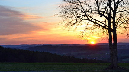 Fototapeta na wymiar Sonnenuntergang bei Bischofsgrün-Wülfersreuth