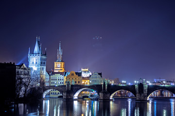 Karlsbrücke in der Nacht