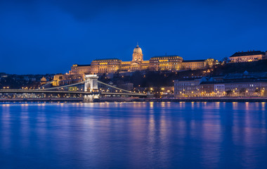 Chain Bridge and the royal palace at night