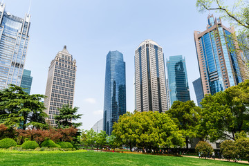 Obraz premium Lujiazui Financial Center Park scenerii w Szanghaju ， Chiny