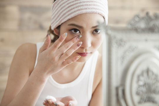 Women Are Painted An Eye Cream