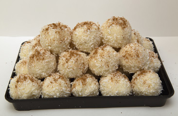 Sweet spheres from a coconut shaving