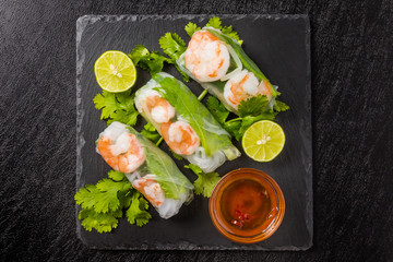 ベトナム風生春巻き　 Salad spring roll of Asian wind prawns