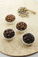Fototapeta na wymiar いろいろな種類のコーヒー豆