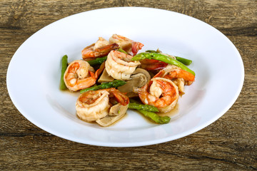 Shrimp and asparagus