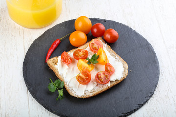 Sandwich with soft cheese