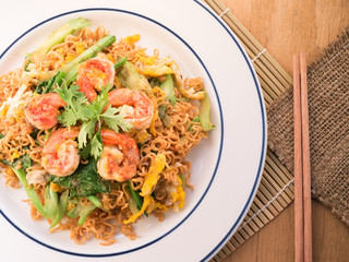 Fired instant noodle shrimp.