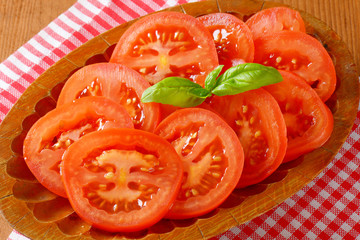 sliced red tomato