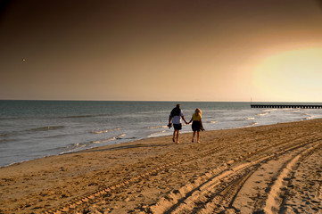 Obraz premium beach walk evening sun