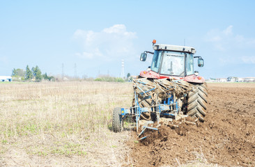 Obraz premium Tractor plowing the stubble field