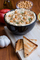 hummus in black bowl