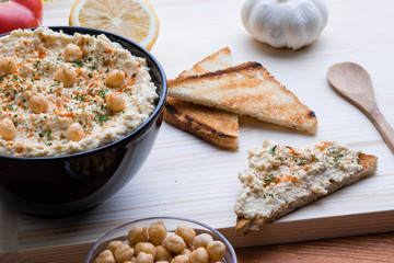 hummus with toast