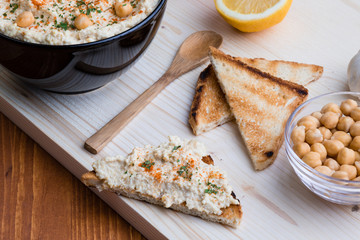 hummus with toast